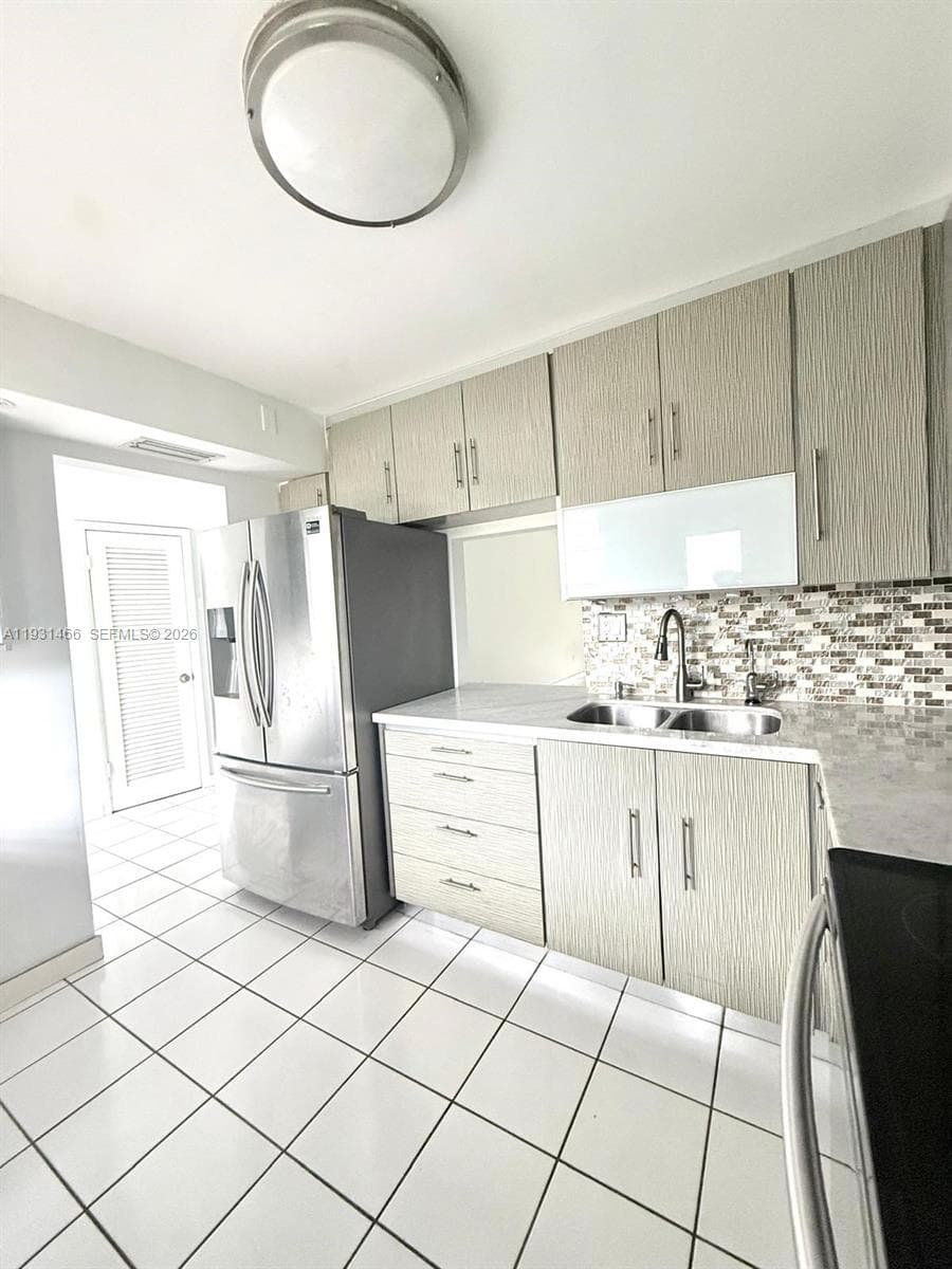 ROLLING GREEN CONDO B · #B113 in Miami - Photo 2