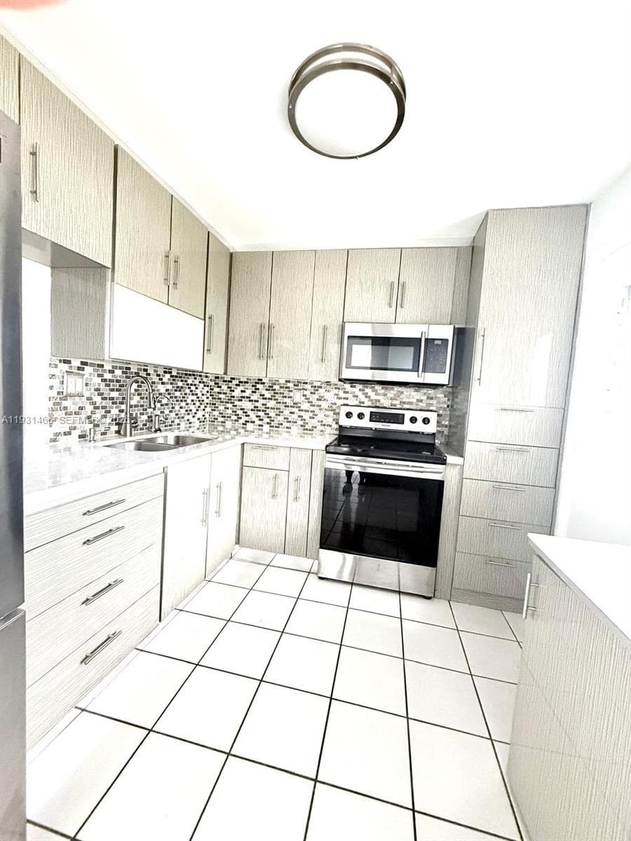 ROLLING GREEN CONDO B · #B113 in Miami - Photo 5