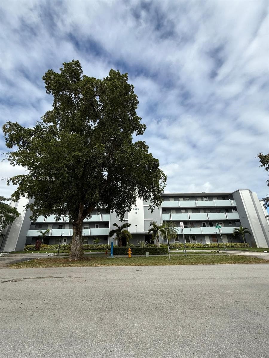 ROLLING GREEN CONDO B · #B113 in Miami - Photo 20