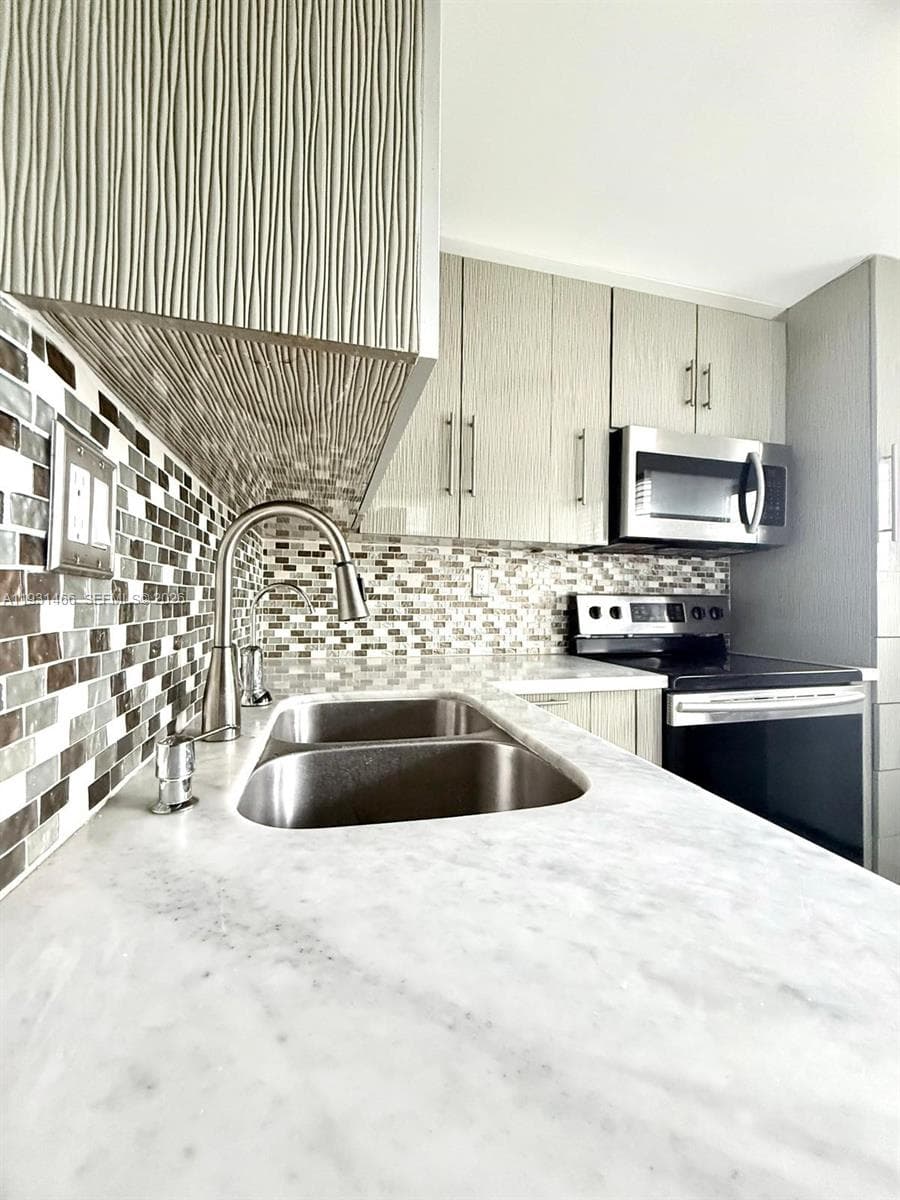 ROLLING GREEN CONDO B · #B113 in Miami - Photo 8