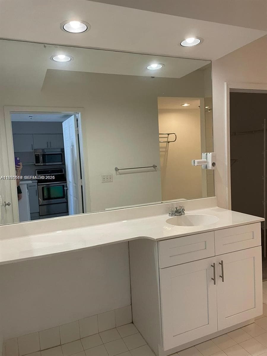 VILLAGE BY THE BAY CONDO · #7202 in Aventura - Photo 12
