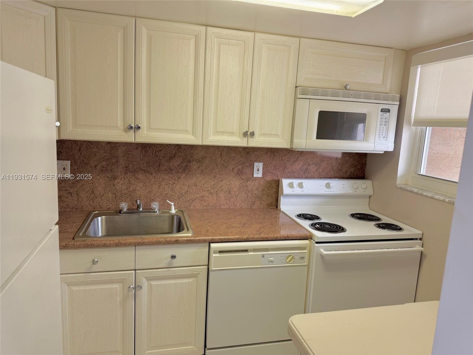 RIVIERA ISLES CONDO · #303 in North Miami Beach - Photo 4