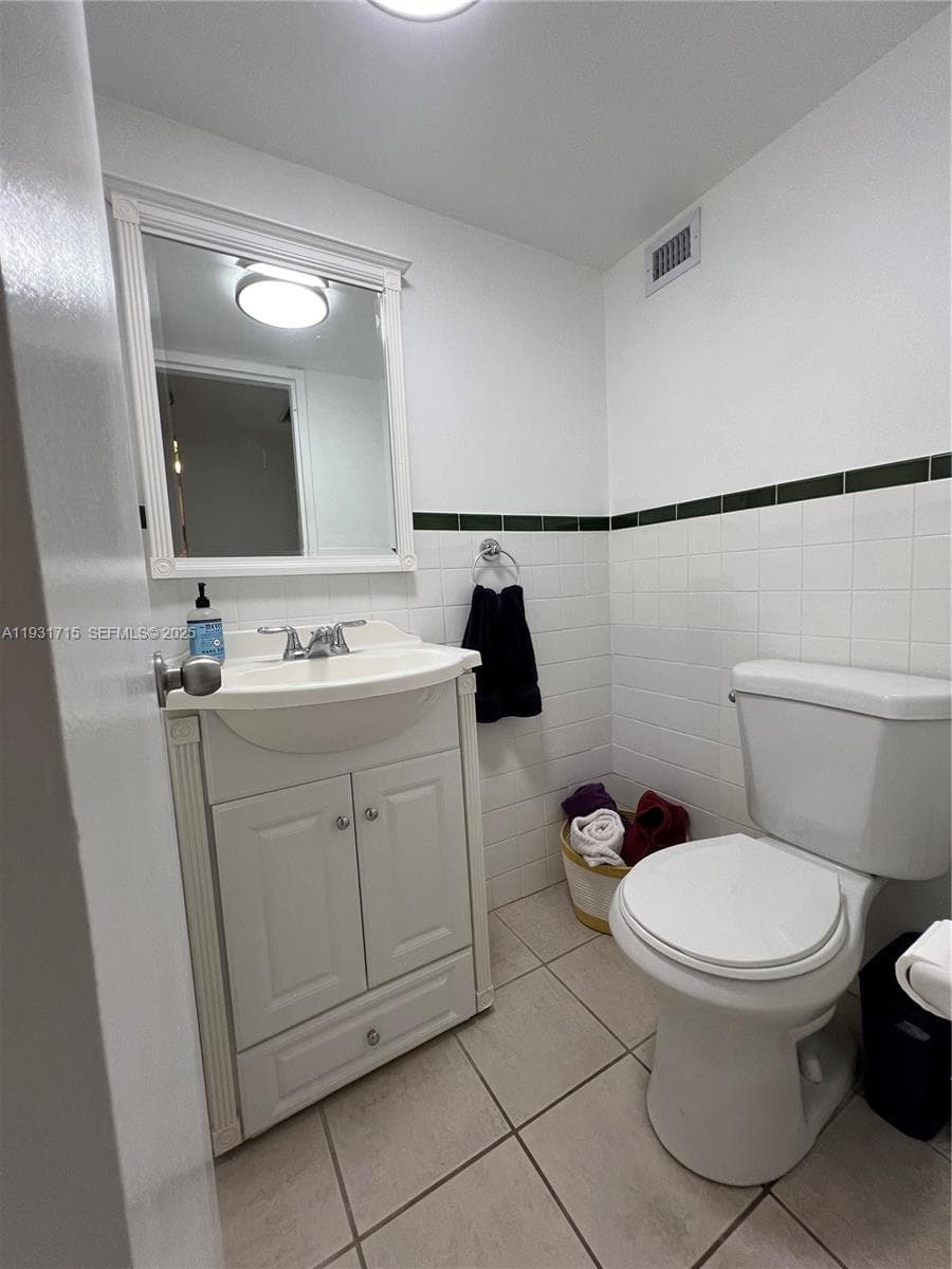BAYVIEW TERR CONDO · #1205 in Miami Beach - Photo 12
