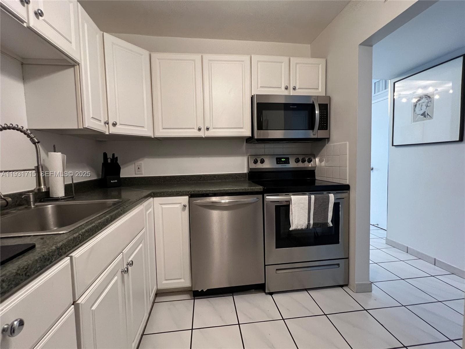 BAYVIEW TERR CONDO · #1205 in Miami Beach - Photo 9