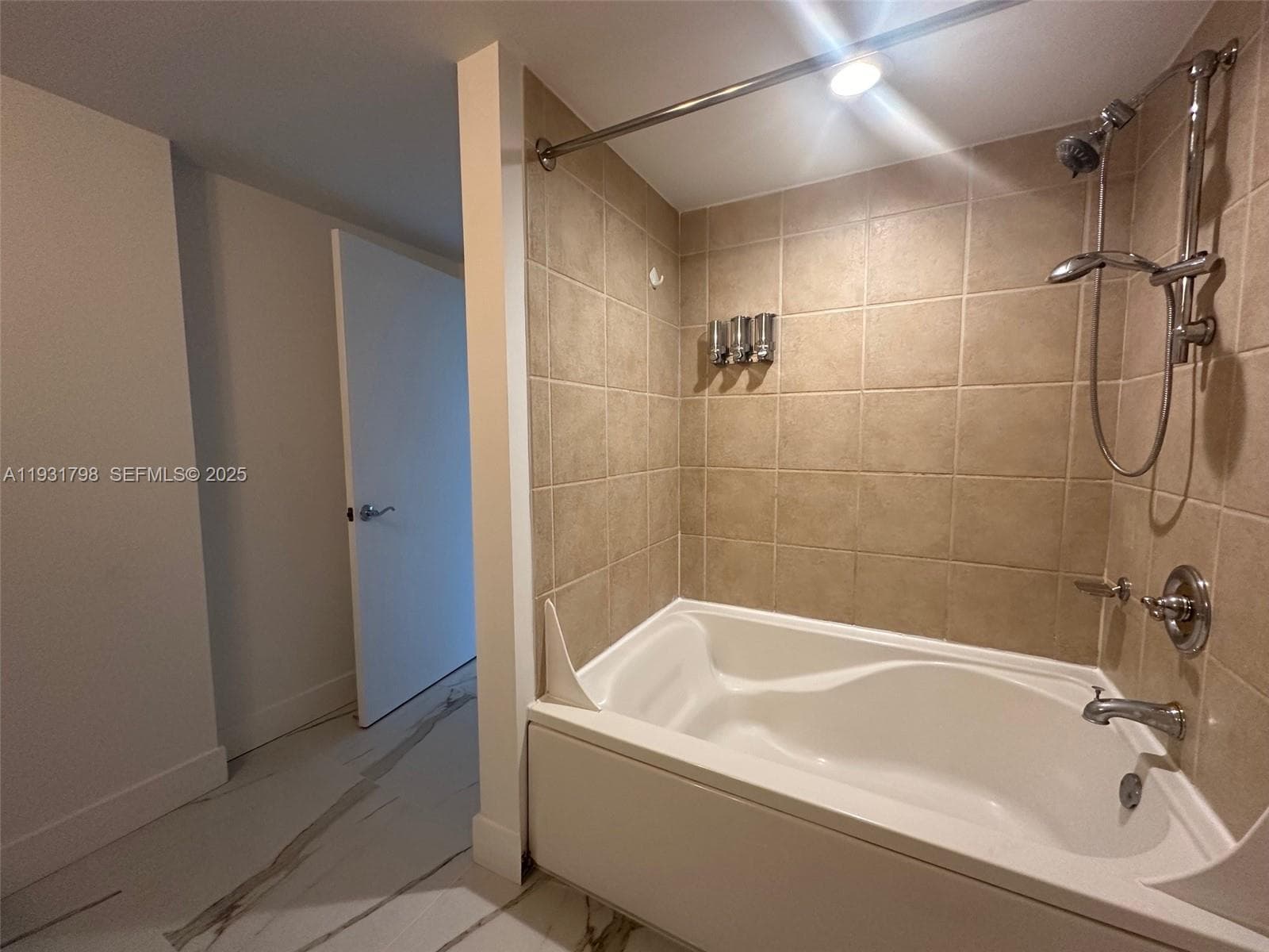 TURNBERRY ON THE GREEN CO · #406 in Aventura - Photo 8