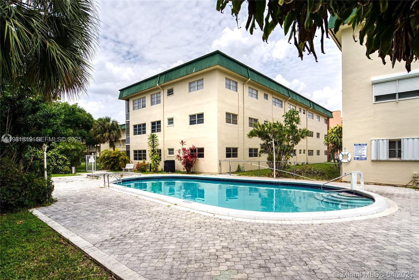 The Seventeenth Green · #109 in Hallandale Beach - Photo 35