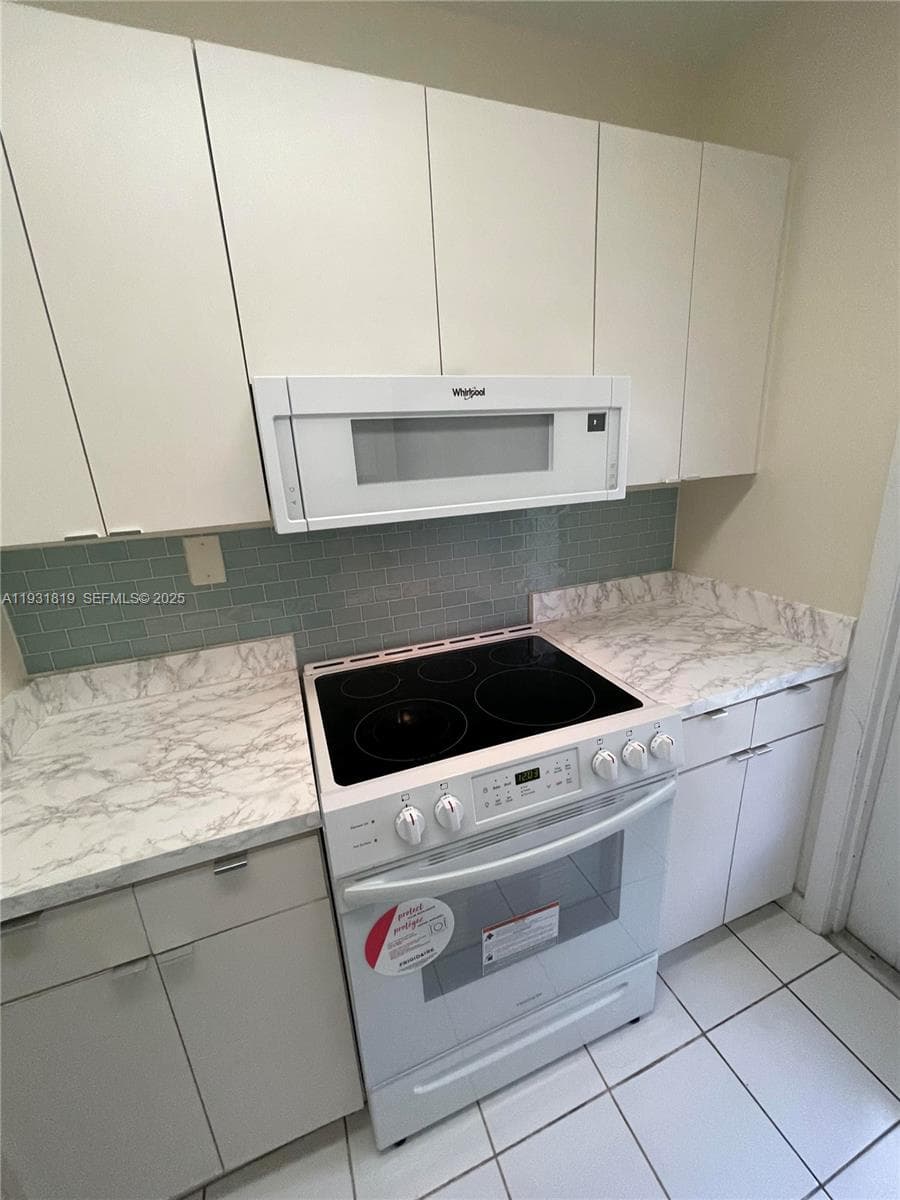 The Seventeenth Green · #109 in Hallandale Beach - Photo 29