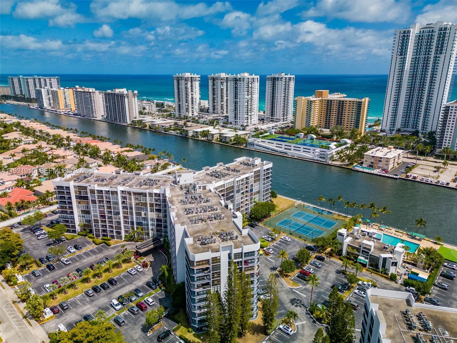 OCEANVIEW PARK CONDO · #828 in Hallandale Beach - Photo 27