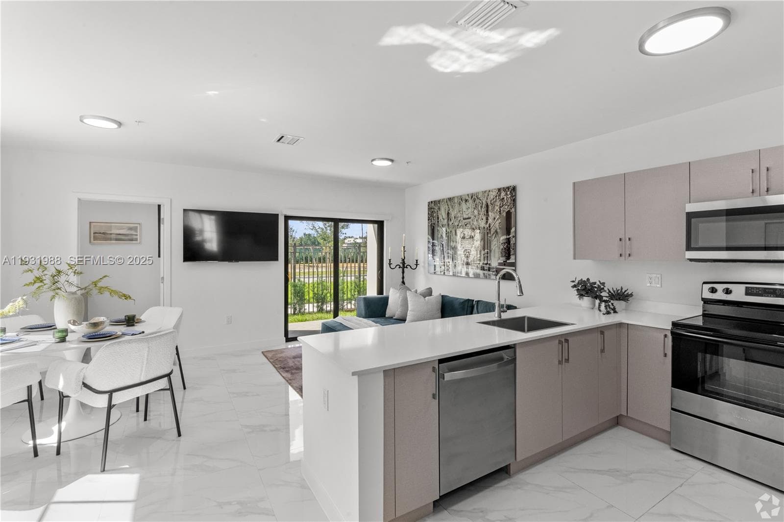 MIAMI JOCKEY CLUB REV · #102 in Hialeah - Photo 2