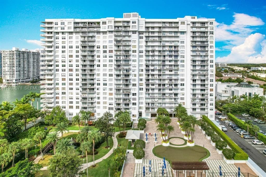 ADMIRALS PORT · #1504W in Aventura - Photo 47