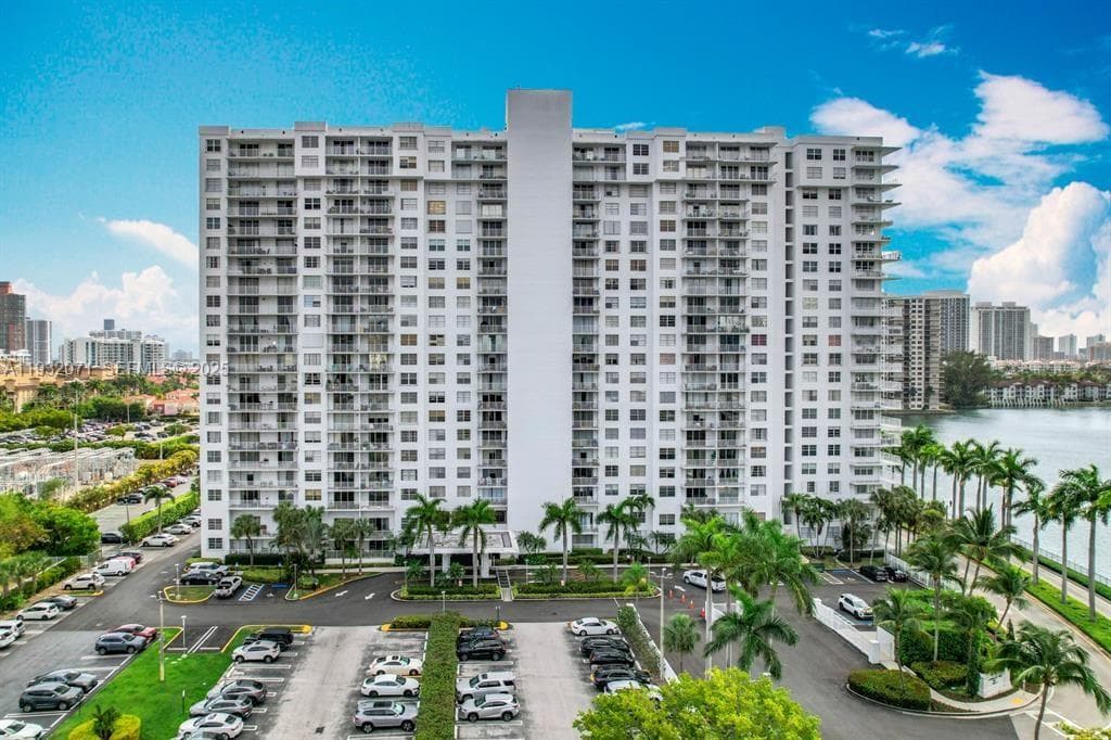 ADMIRALS PORT · #1504W in Aventura - Photo 9