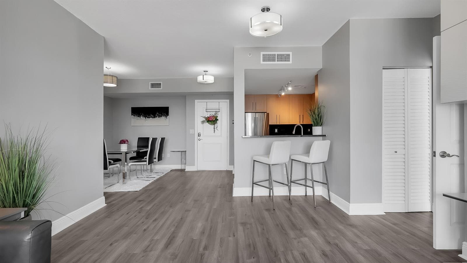DINING & KITCHEN VIEW