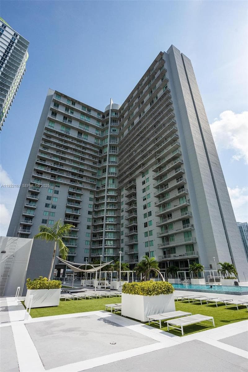 NEO VERTIKA CONDO · #1213 in Miami - Photo 16