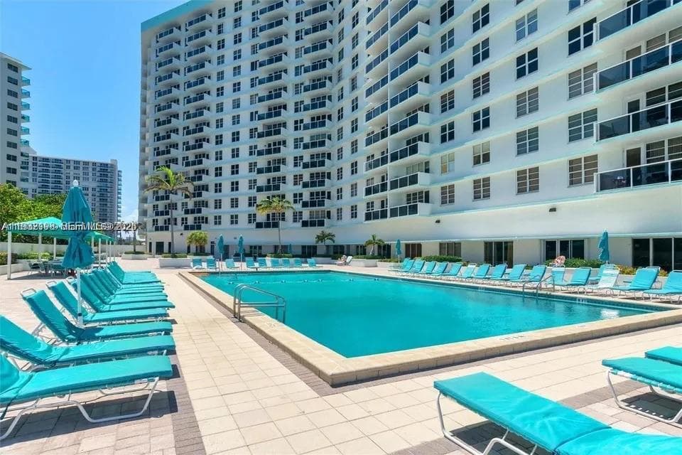 SEA AIR TOWERS CONDO · #508 in Hollywood - Photo 17