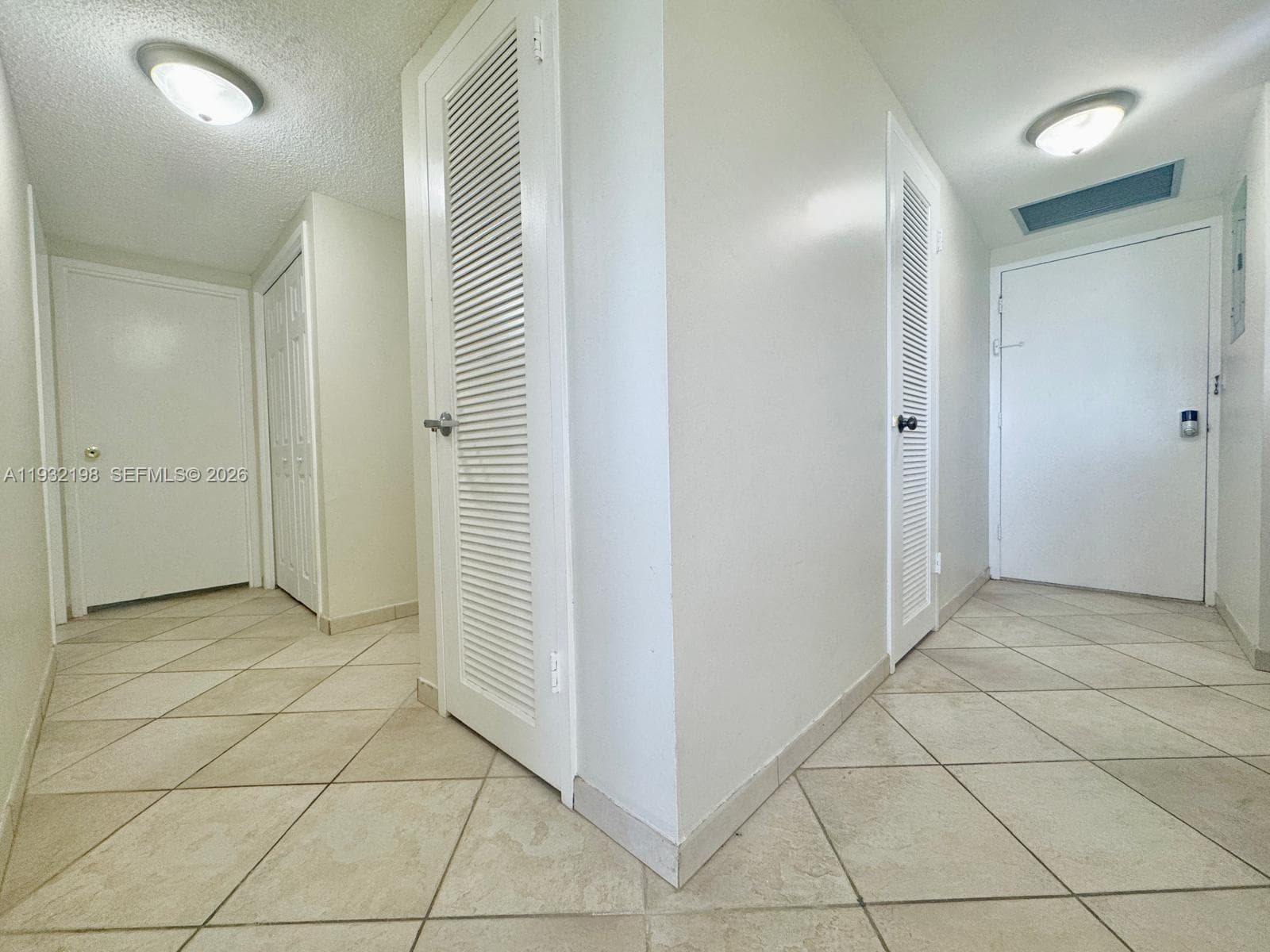 SEA AIR TOWERS CONDO · #508 in Hollywood - Photo 5