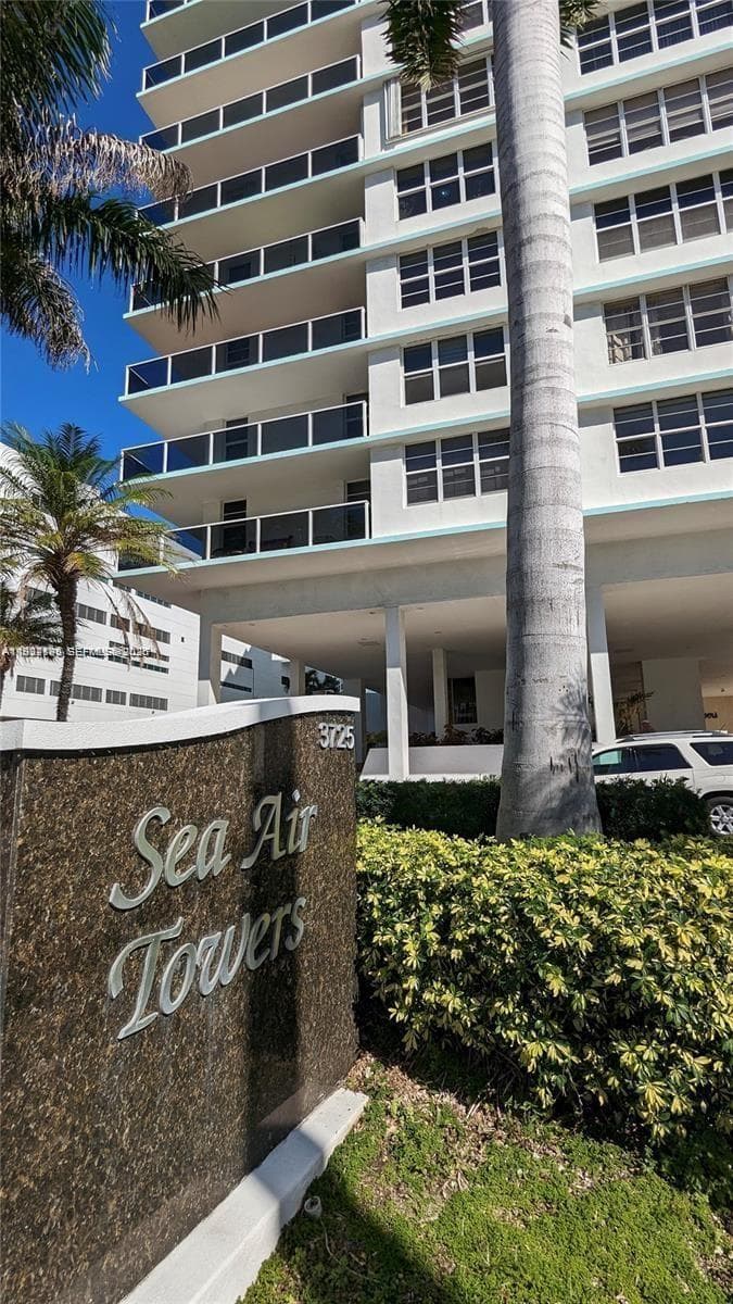 SEA AIR TOWERS CONDO · #508 in Hollywood - Photo 20