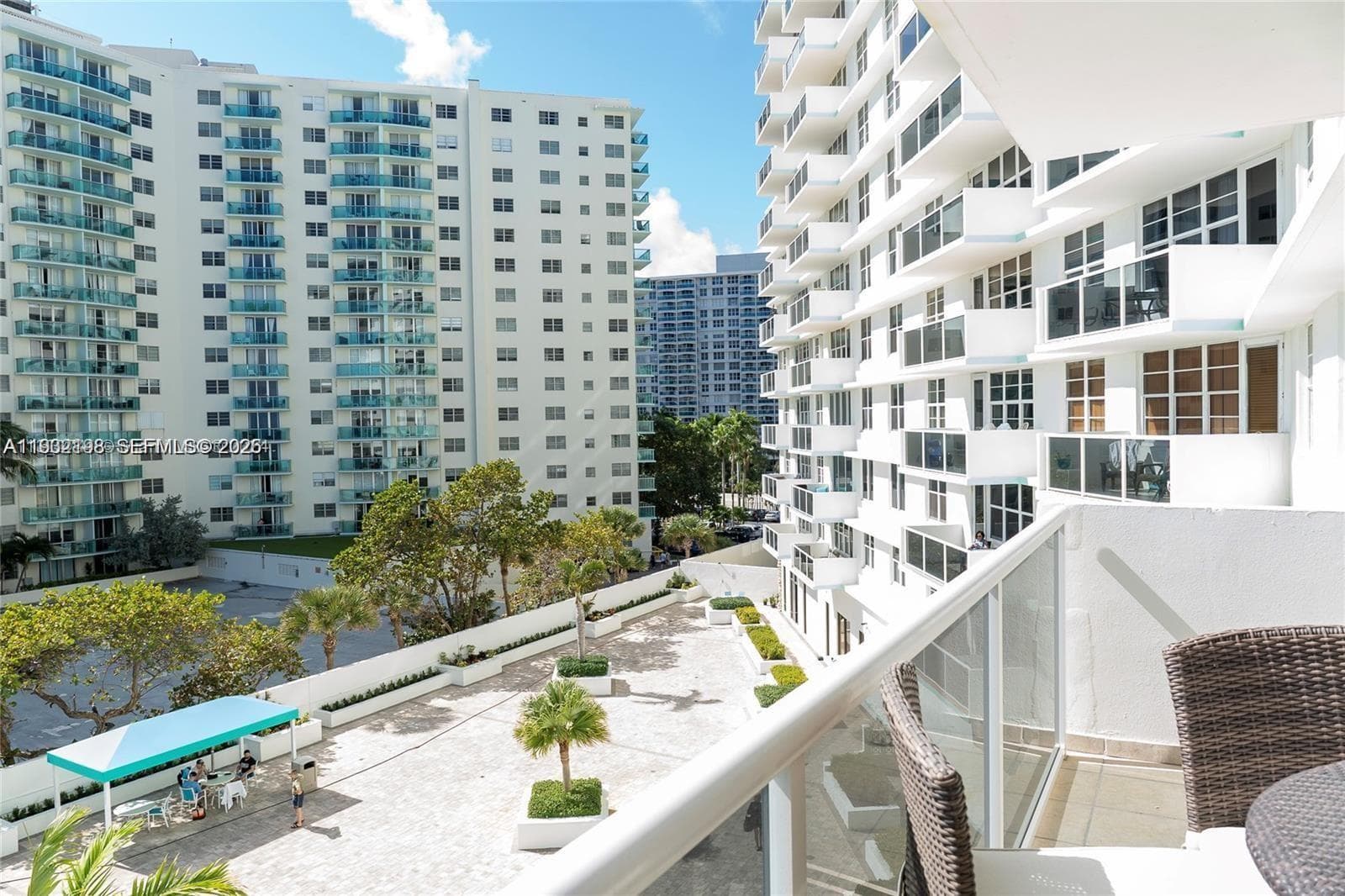 SEA AIR TOWERS CONDO · #508 in Hollywood - Photo 15