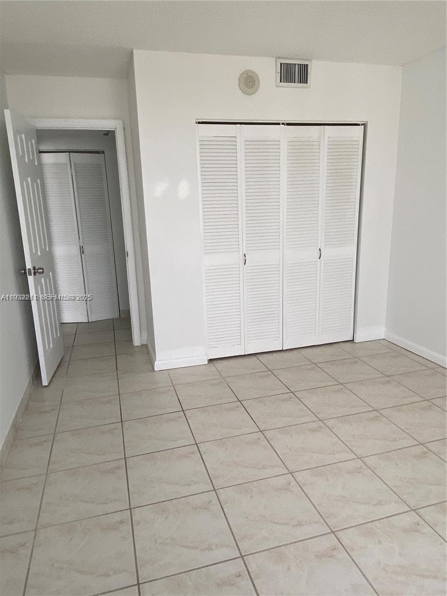 Olympus Condo · #1920 in Hallandale Beach - Photo 9