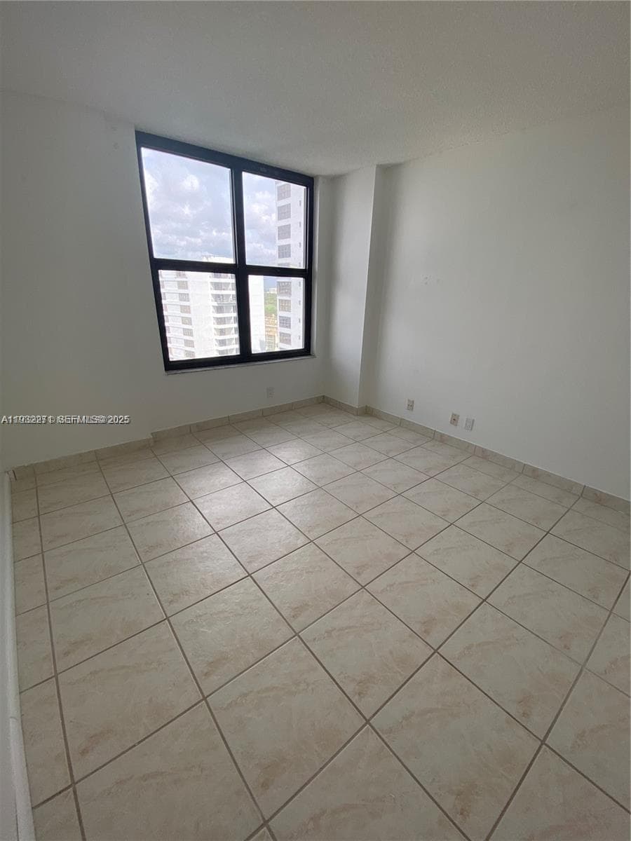 Olympus Condo · #1920 in Hallandale Beach - Photo 8
