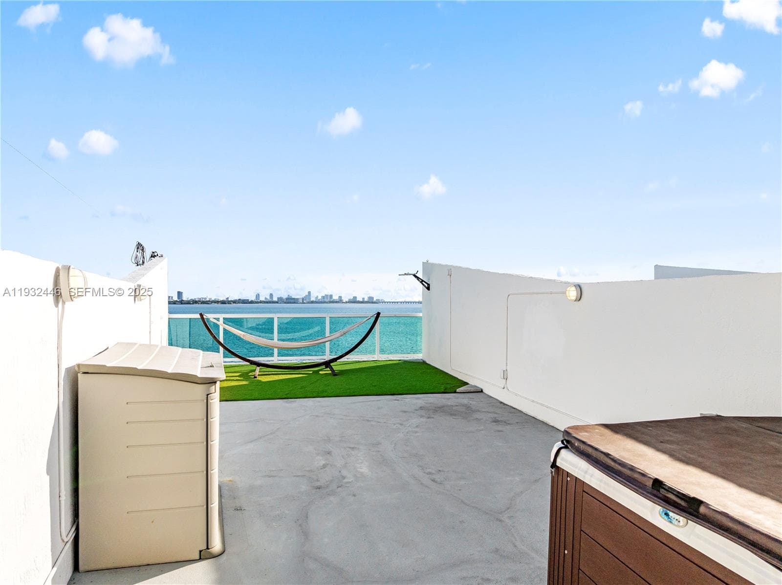 Private rooftop jacuzzi