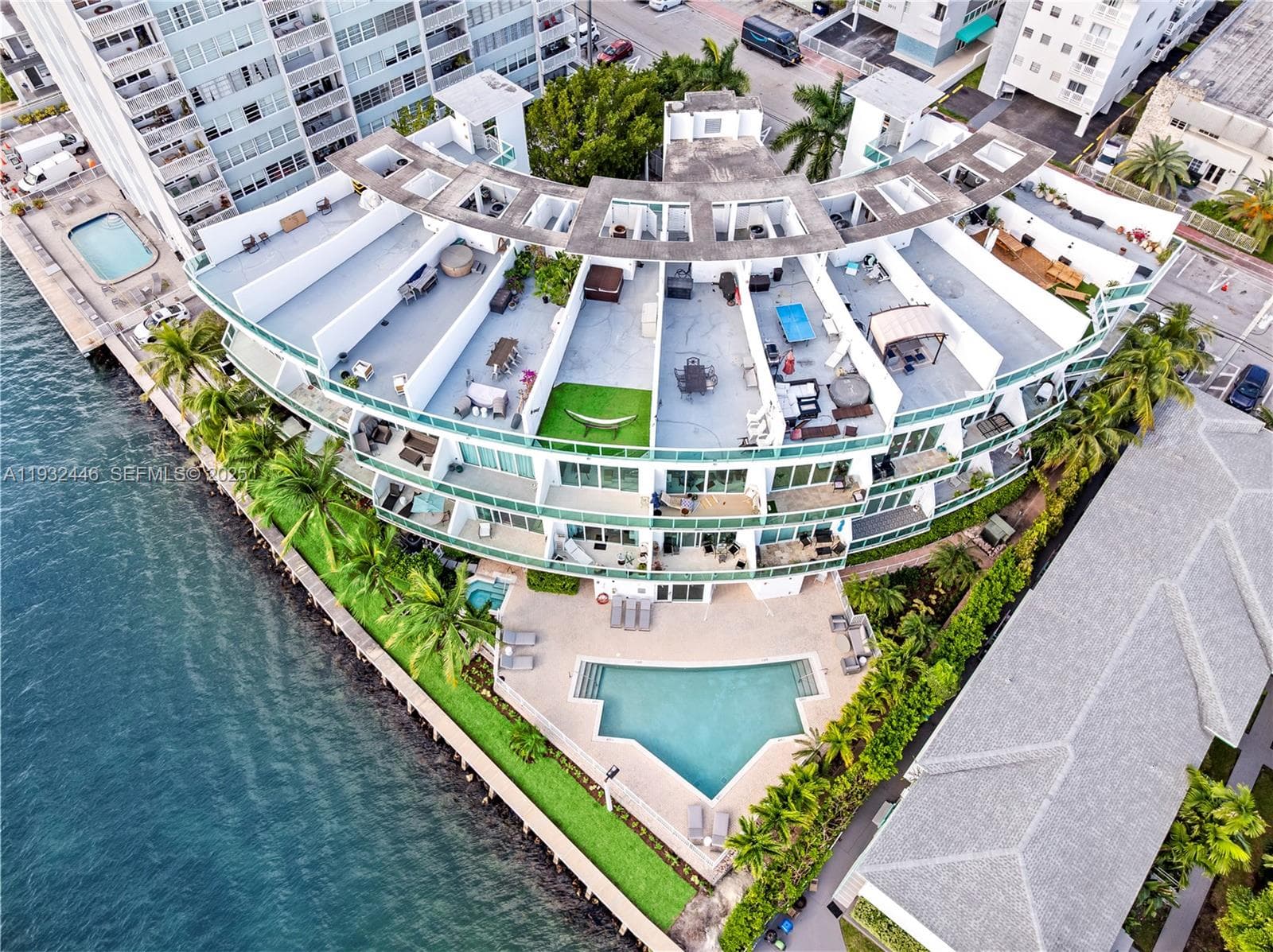 Private rooftop jacuzzi