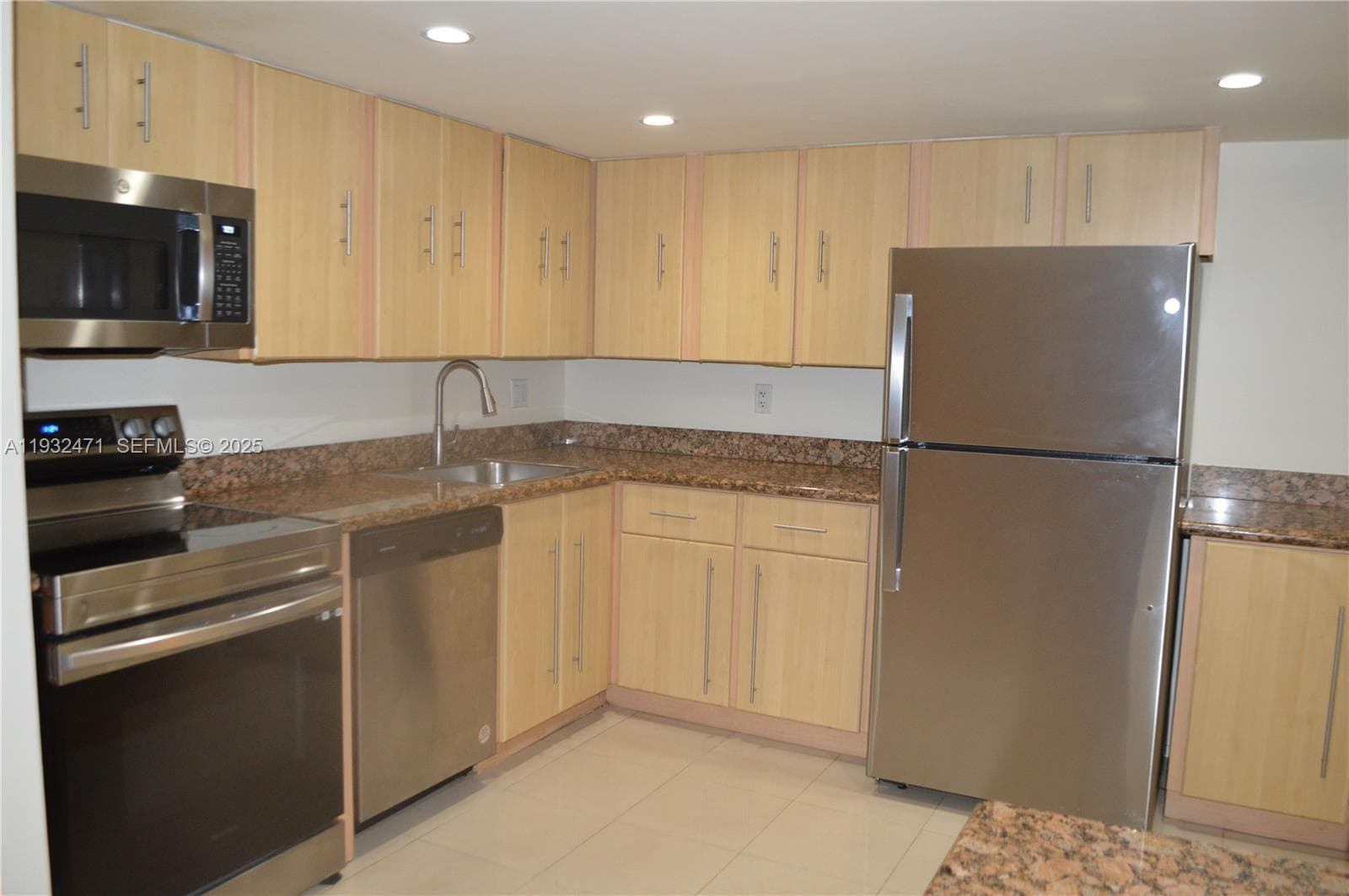 200 LESLIE · #303 in Hallandale Beach - Photo 9
