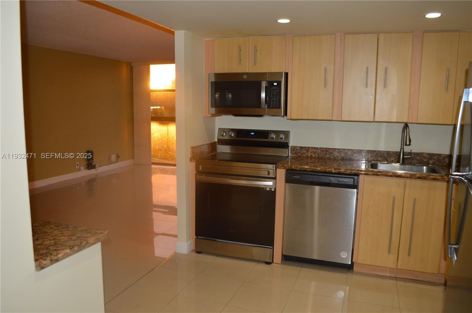 200 LESLIE · #303 in Hallandale Beach - Photo 10