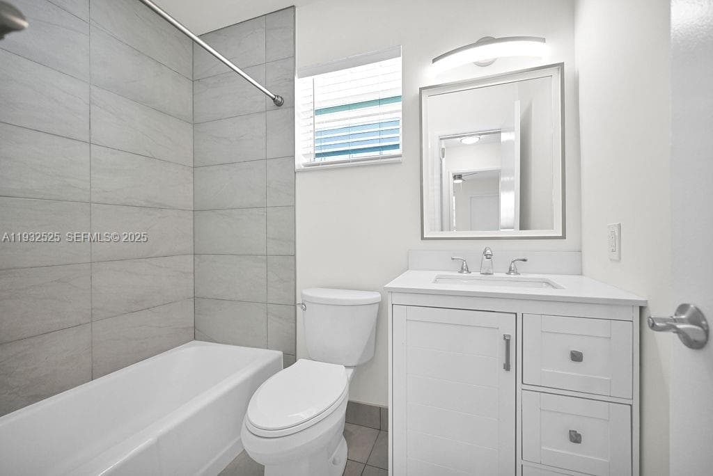 CRYSTAL COURT MANOR NO 5 · #3B in Hollywood - Photo 14