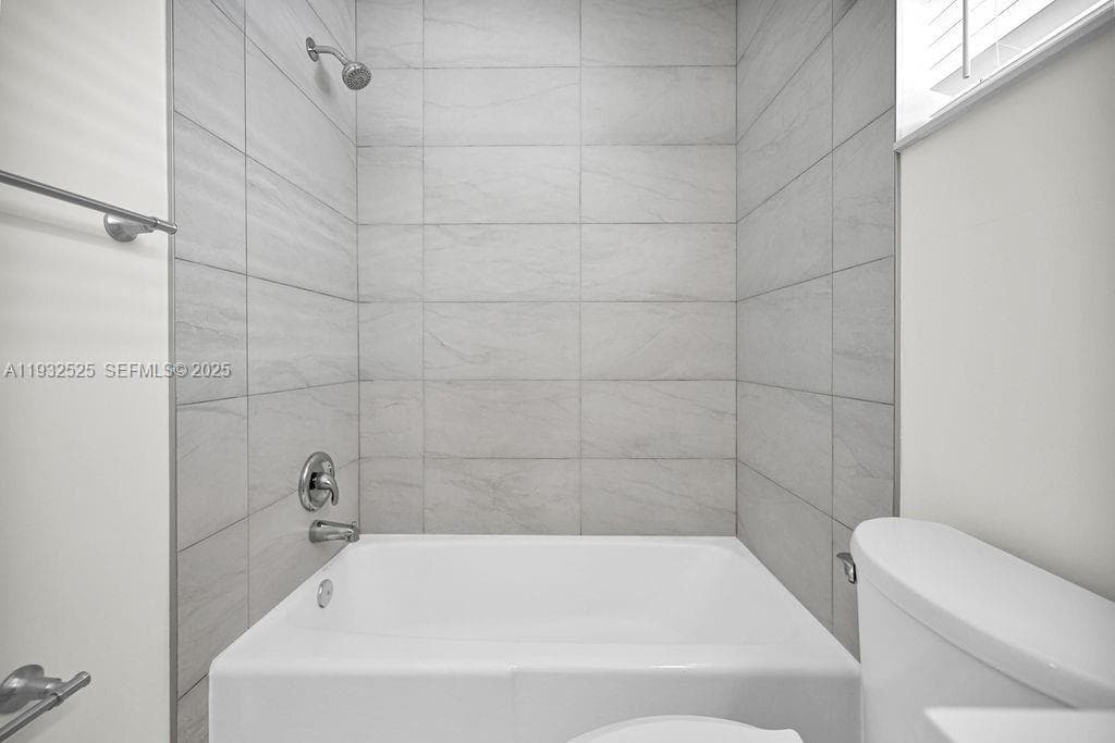 CRYSTAL COURT MANOR NO 5 · #3B in Hollywood - Photo 15
