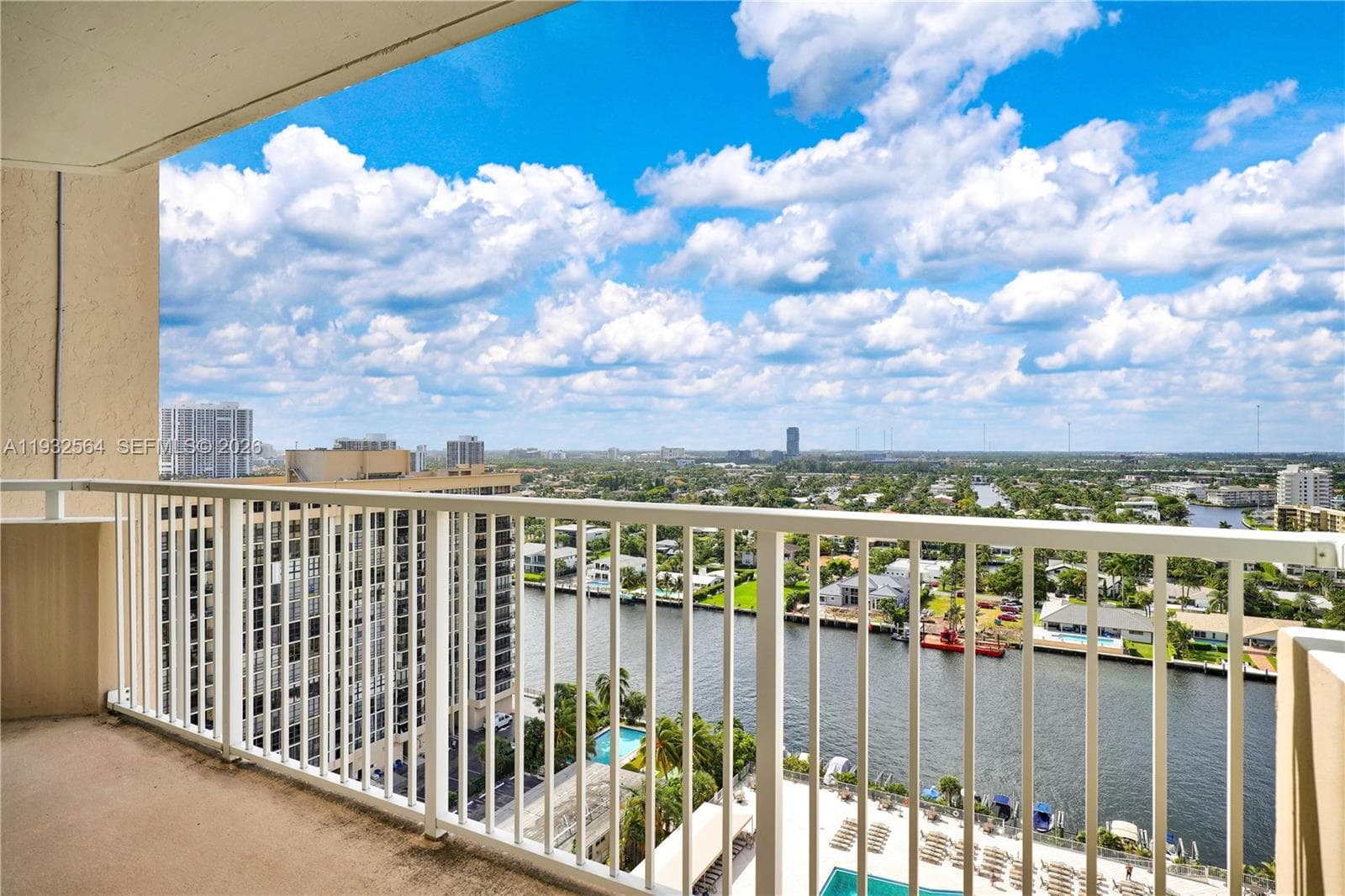 Hemispheres Condo · #17F in Hallandale Beach - Photo 8