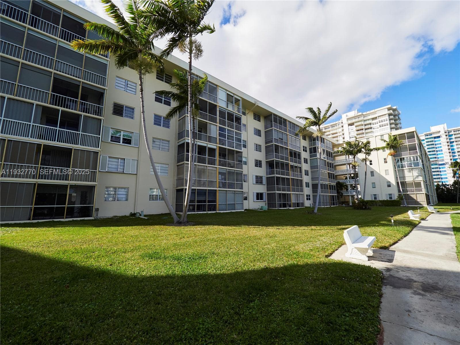 POINT EAST · #F412 in Aventura - Photo 2