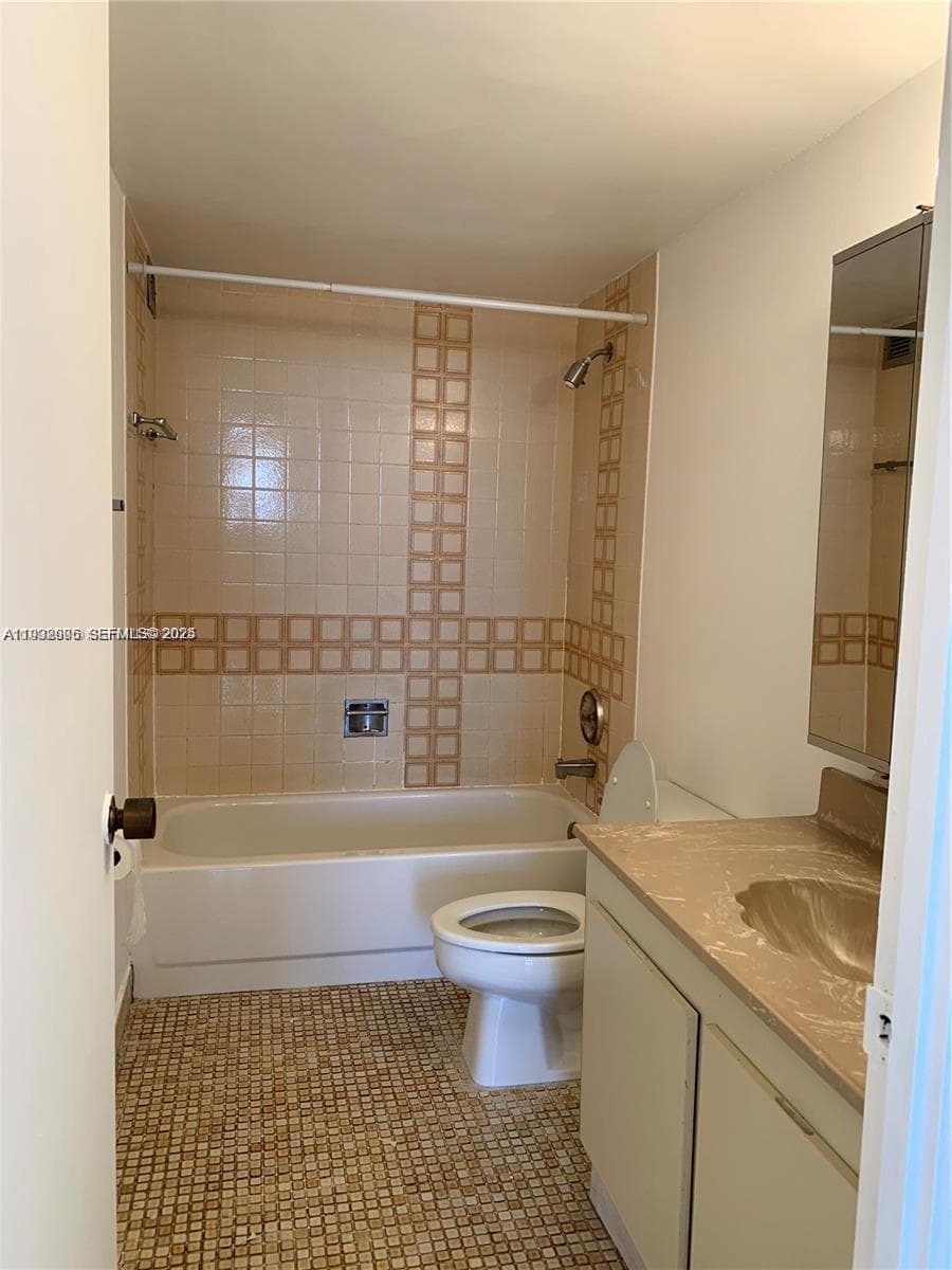 OLYMPUS CONDO PHASE · #1208 in Hallandale Beach - Photo 10