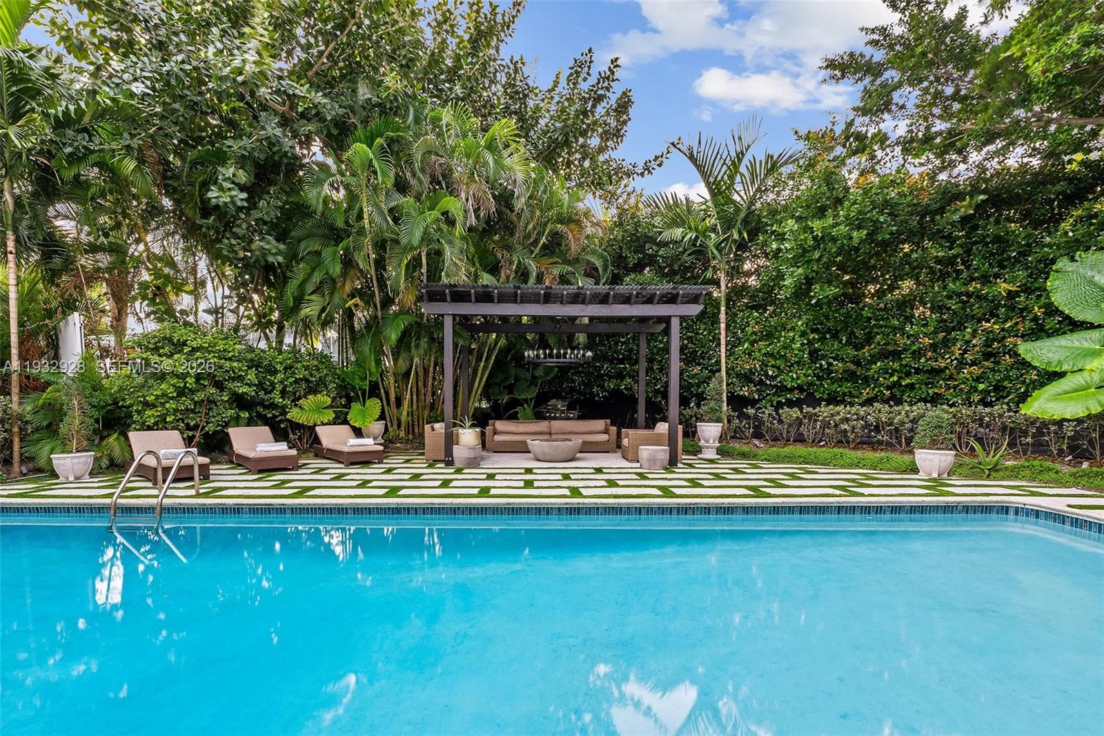 680 Buttonwood Ln photo 55