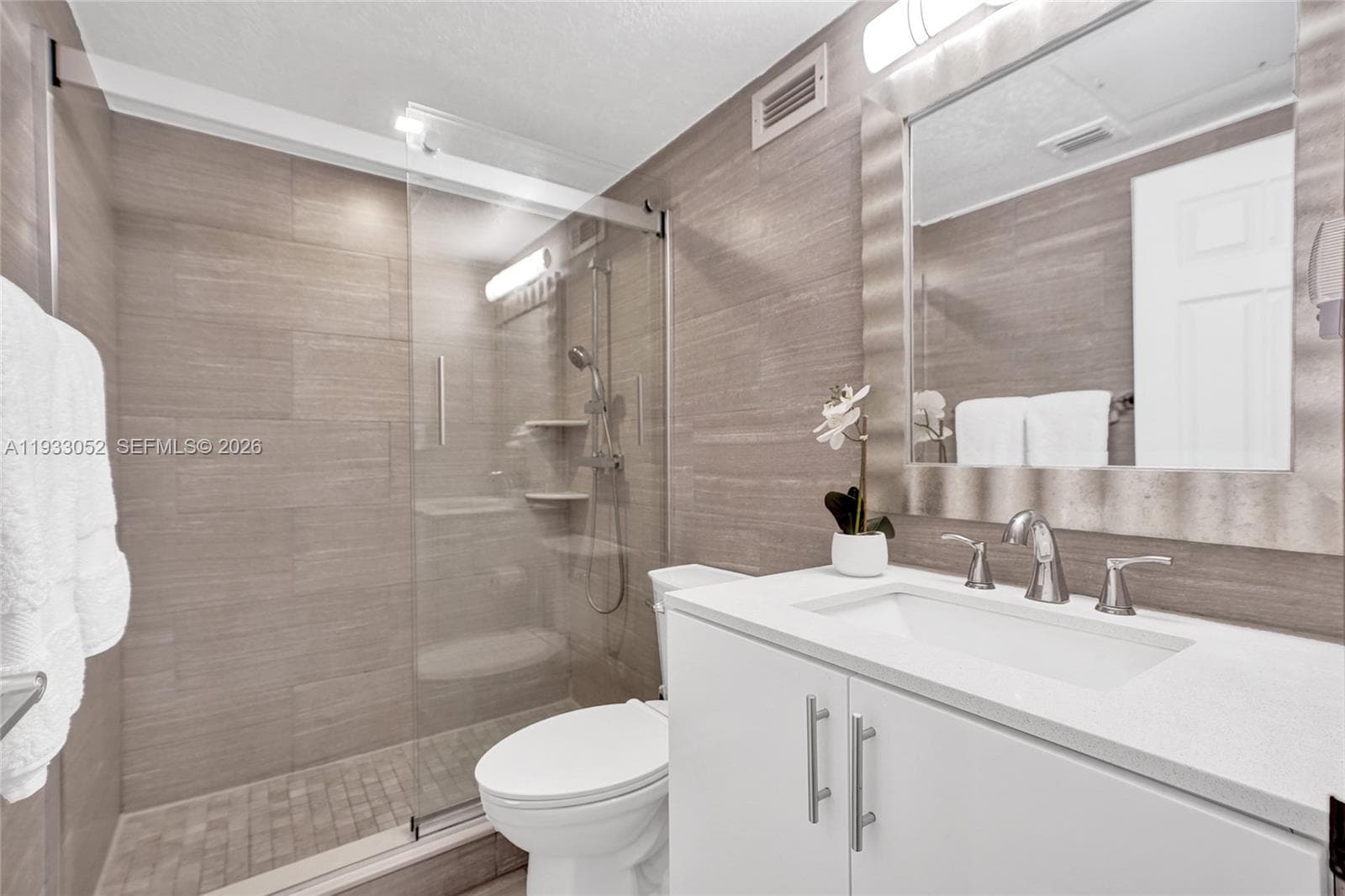 WAVE CONDO · #914 (available) in Hollywood - Photo 12