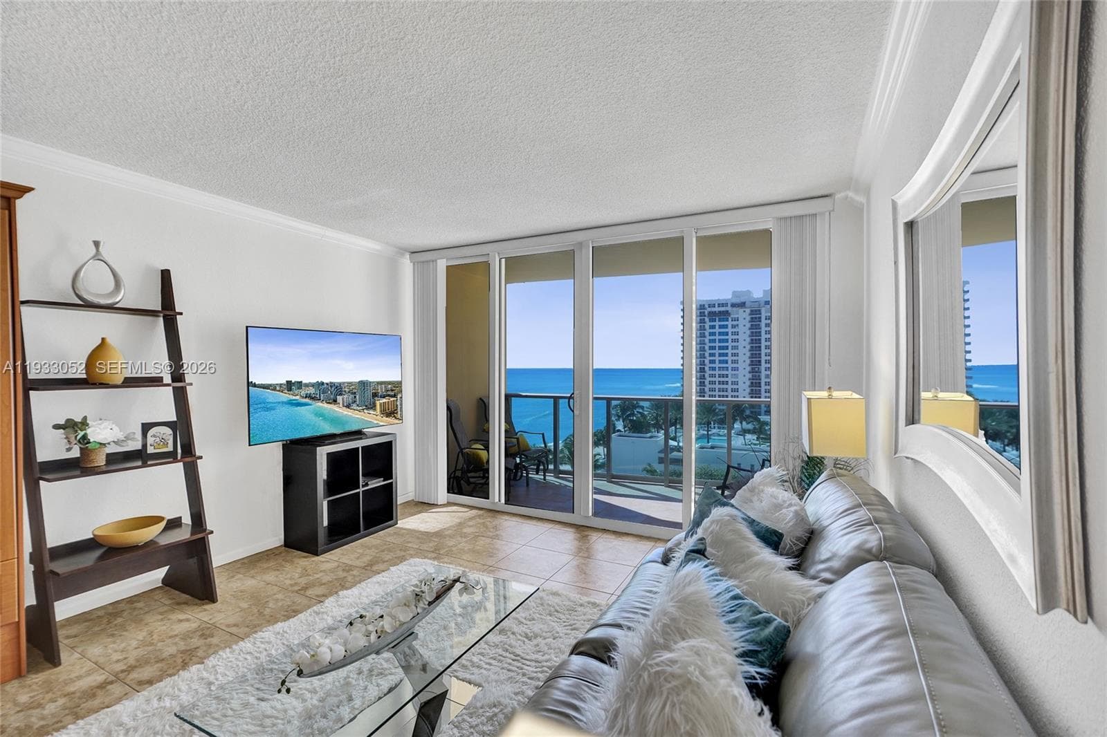 WAVE CONDO · #914 (available) in Hollywood - Photo 3