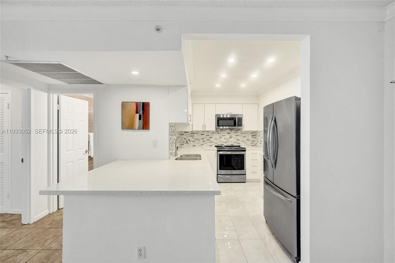 WAVE CONDO · #914 (available) in Hollywood - Photo 10
