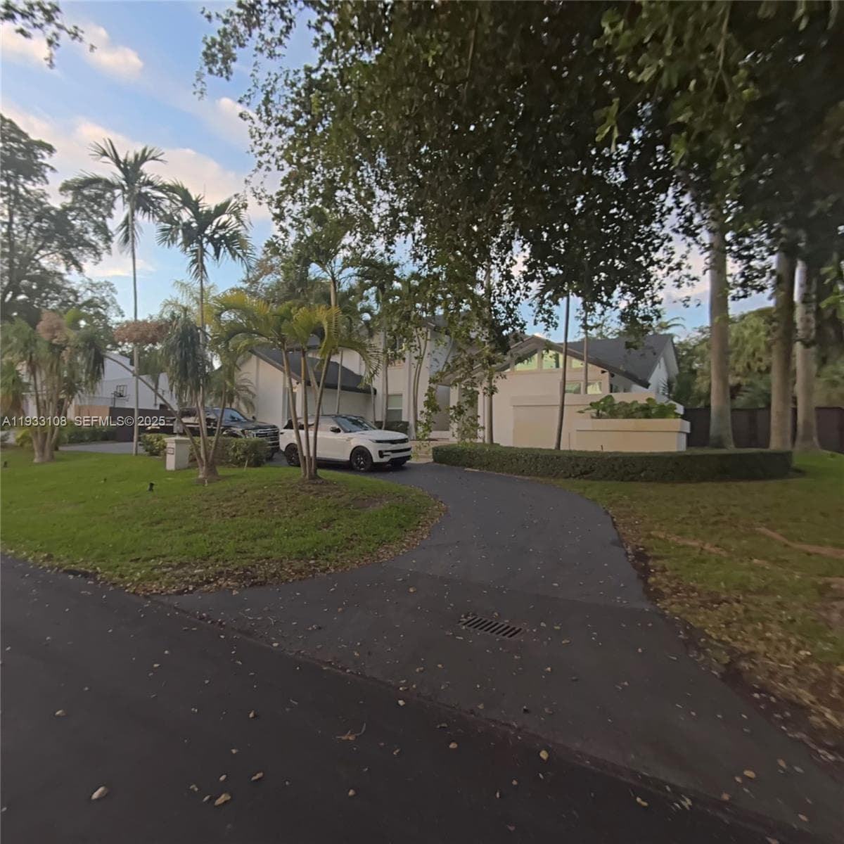 8265 SW 176th Ter photo 2