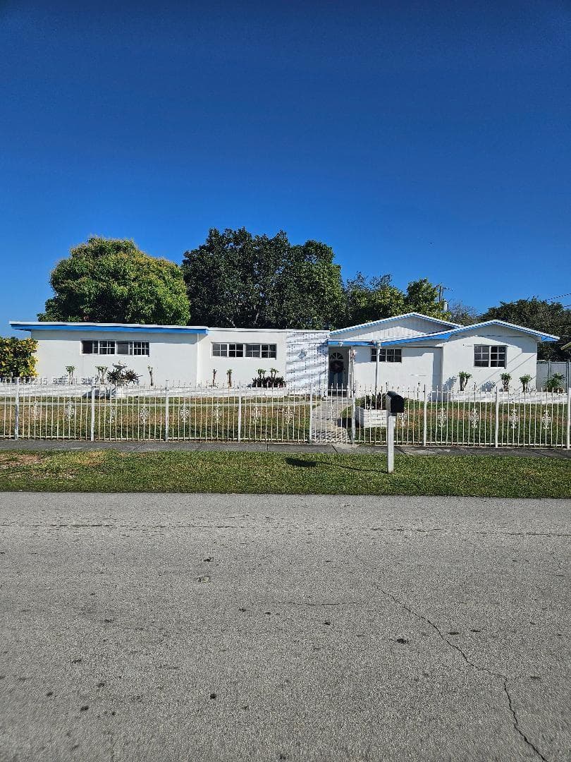 17601 SW 108th Ct photo 2
