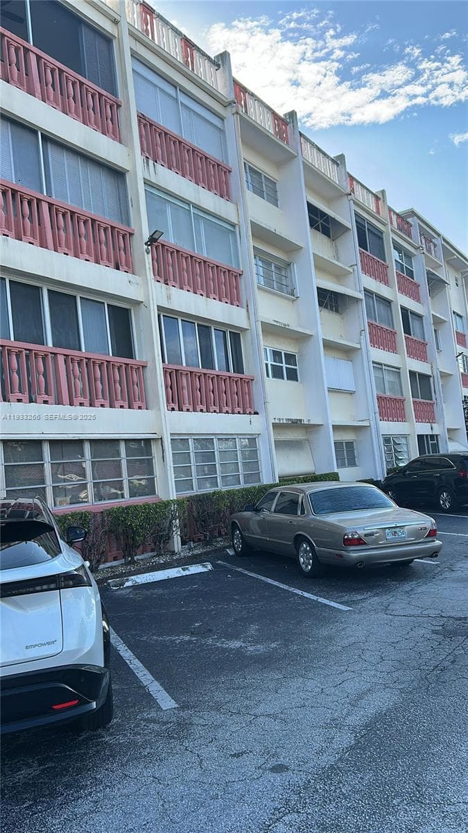 FIRST GULFSTREAM GARDEN · #306C in Hallandale Beach - Photo 18