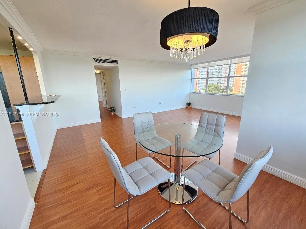 WILSHIRE CONDO · #706E in Miami - Photo 2