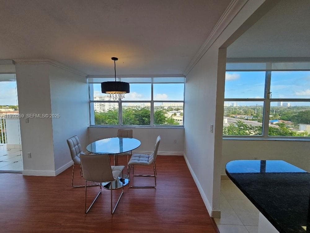 WILSHIRE CONDO · #706E in Miami - Photo 6