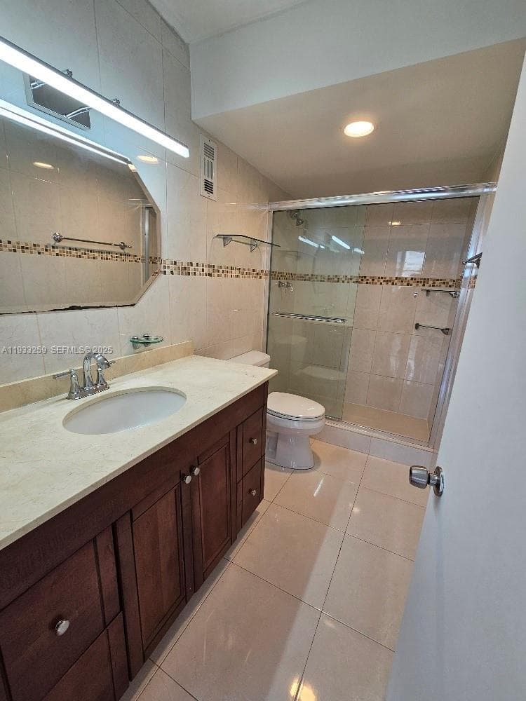 WILSHIRE CONDO · #706E in Miami - Photo 16