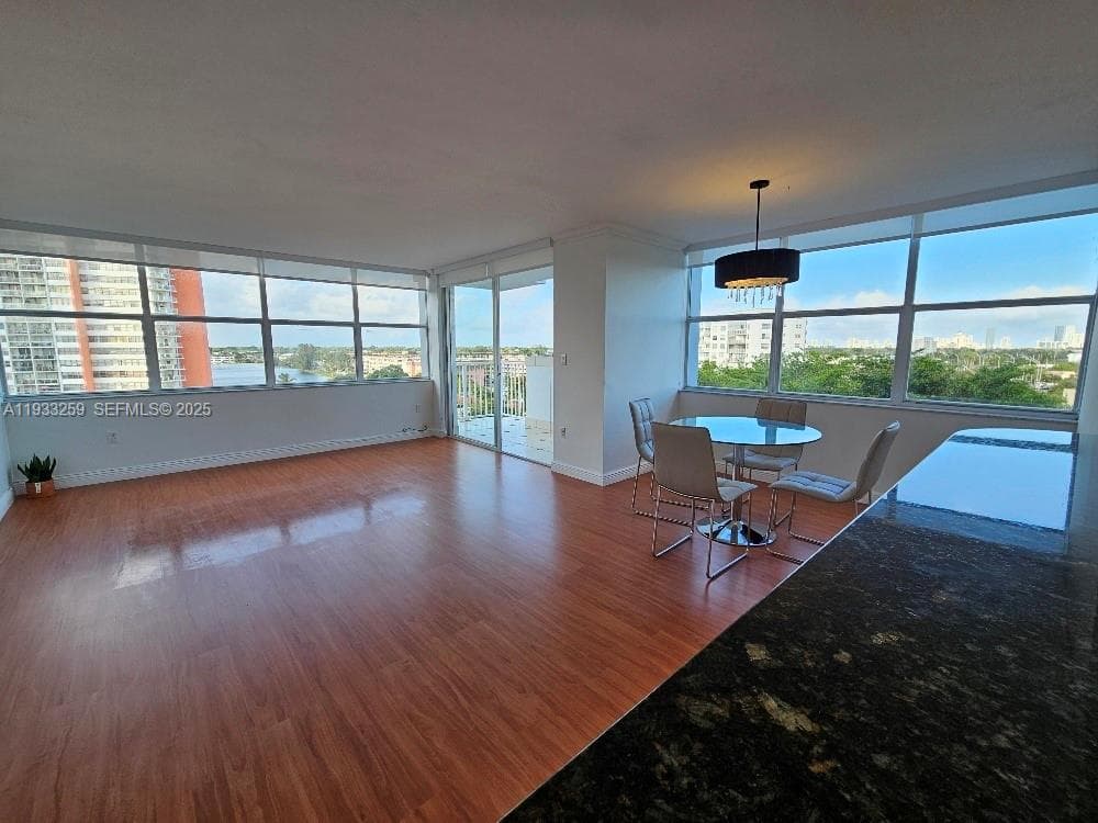 WILSHIRE CONDO · #706E in Miami - Photo 3