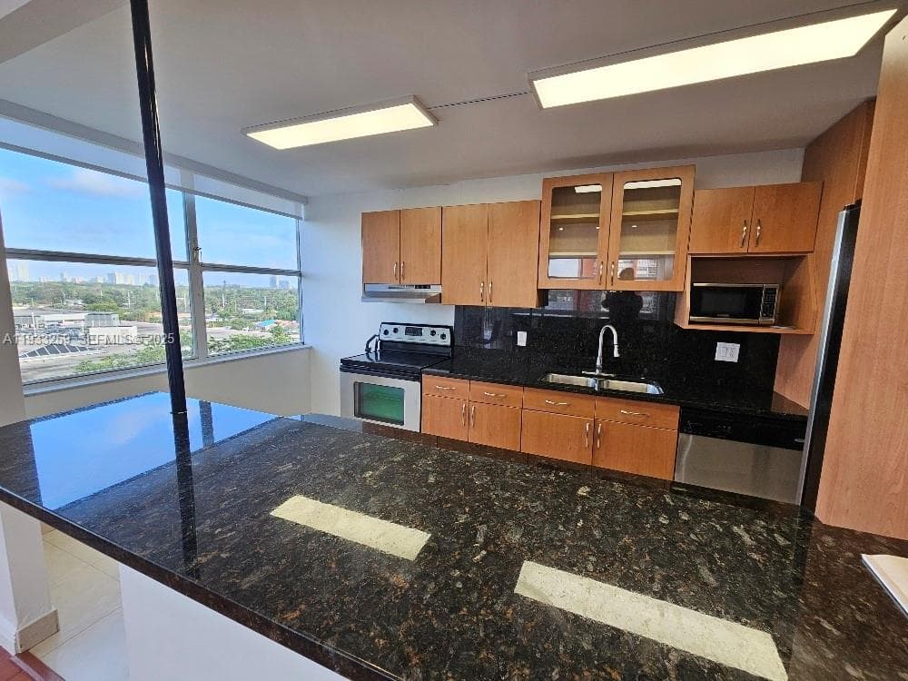 WILSHIRE CONDO · #706E in Miami - Photo 5