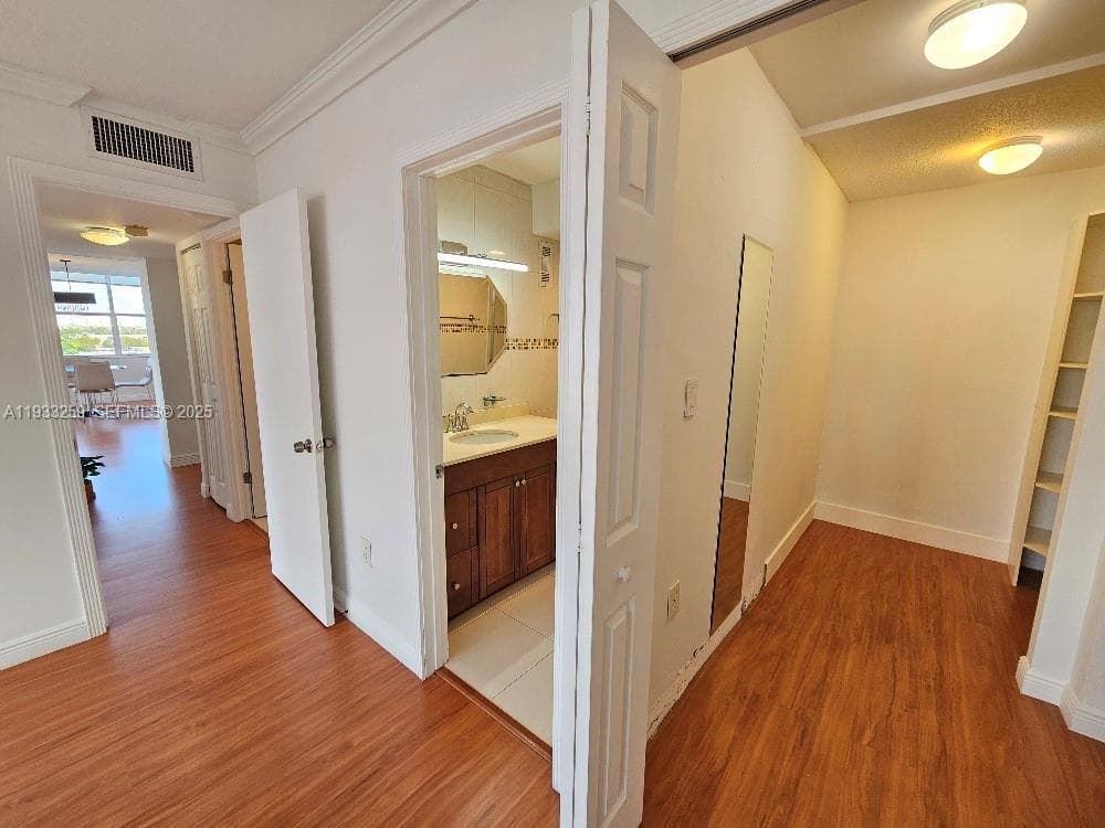 WILSHIRE CONDO · #706E in Miami - Photo 14