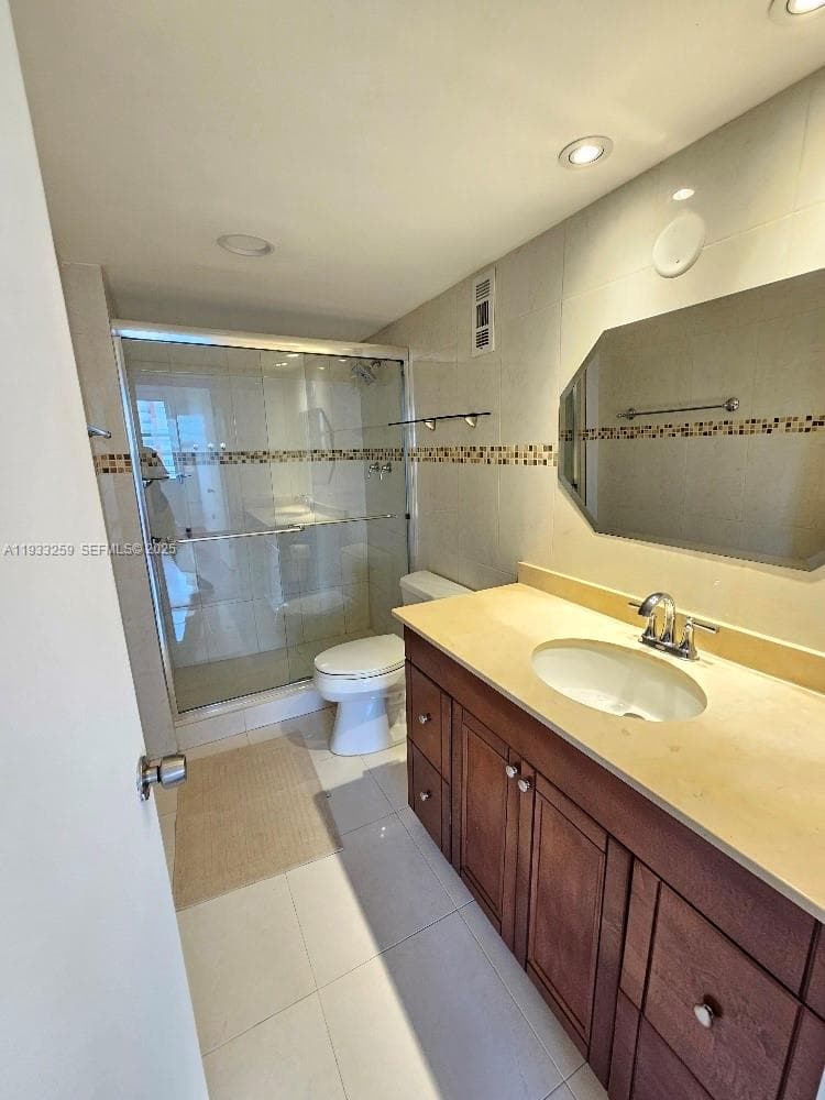 WILSHIRE CONDO · #706E in Miami - Photo 18