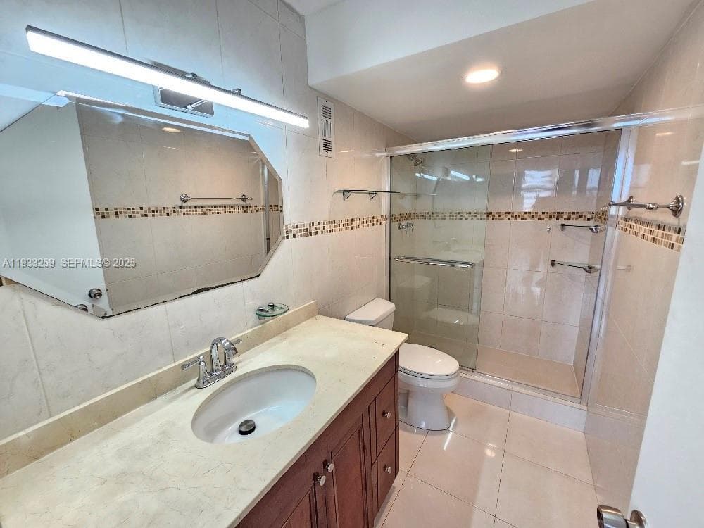 WILSHIRE CONDO · #706E in Miami - Photo 15