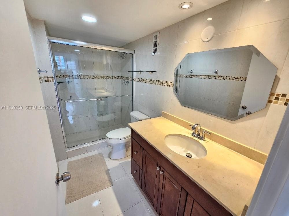 WILSHIRE CONDO · #706E in Miami - Photo 19