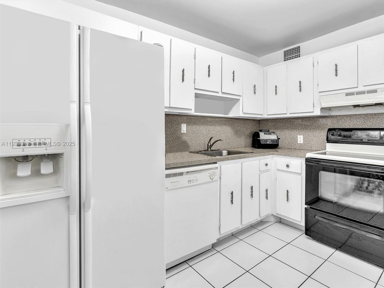 ARLEN HOUSE EAST CONDO · #1025 in Sunny Isles Beach - Photo 9