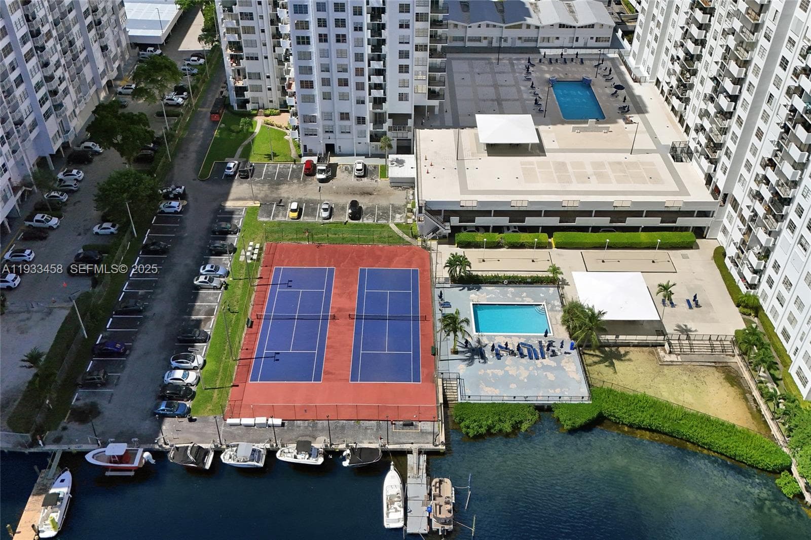 Commodore Plaza Condomini · #2412 in Aventura - Photo 2